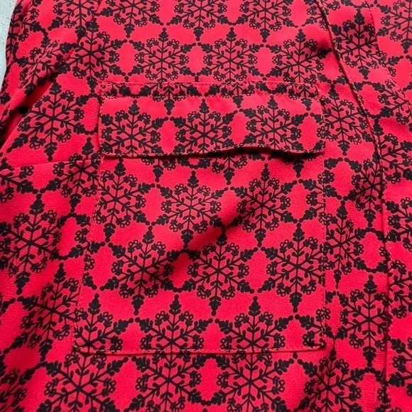 Like New Express Red and Black snowflake print 3/4 gold zip-top Size M - Picture 6 of 11